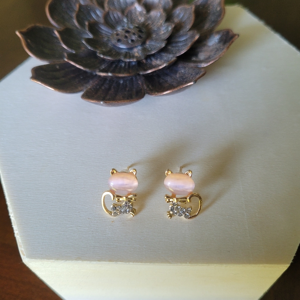 ✨️ Pink Opal Rhinestone Gold Cat Earrings ✨️ - Picture 2 of 10